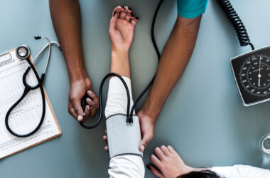 Free photo nurse measuring patient blood pressure